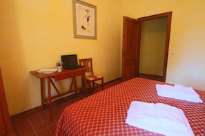 2 habitaciones, muebles diferentes y ropa de cama