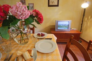 Classic House, 3 Bedrooms | Dining