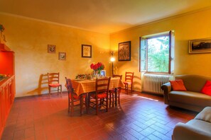 Classic House, 3 Bedrooms | Dining - Majestic Farmhouse in Loro Ciuffenna With Pool (Loro Ciuffenna)