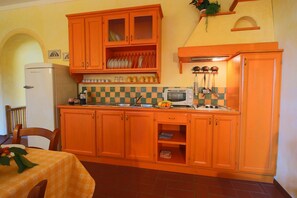 Casa clàssica, 3 dormitoris | Cuina privada | Trona 