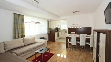 Comfort-Apartment, 3 Schlafzimmer | Wohnzimmer