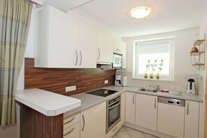 Comfort Apartment, 3 Bedrooms | Private kitchen | Microwave, dishwasher, coffee/tea maker