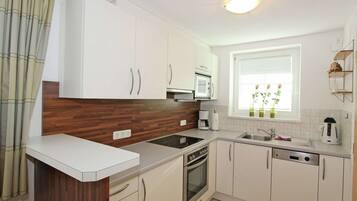 Comfort-Apartment, 3 Schlafzimmer | Eigene Küche | Mikrowelle, Geschirrspüler, Wasserkocher mit Kaffee-/Teezubehör