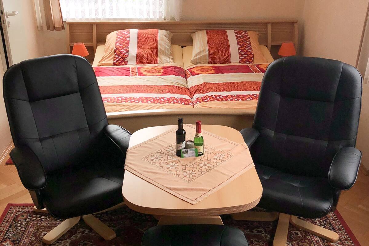 Classic Apartment, 1 Bedroom | 1 bedroom, individually furnished, bed sheets