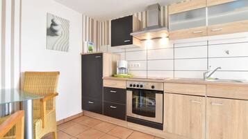 Classic Bungalow, 1 Bedroom | Private kitchen | Fridge, oven, coffee/tea maker, electric kettle