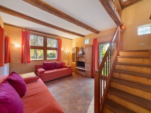 Comfort House, 1 Bedroom | Living area - Historic Farmhouse in Hohnebostel With Garden Near Lake (Langlingen)
