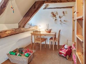 Classic House, 5 Bedrooms | Dining