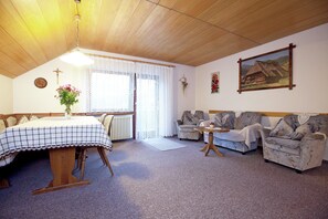 Classic Apartment, 2 Bedrooms | Living room