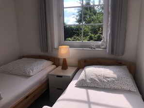 10 bedrooms, individually furnished, bed sheets