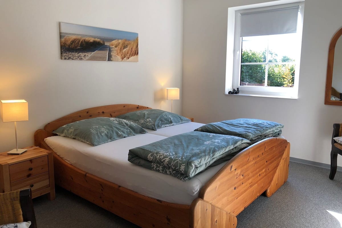 3 bedrooms, individually furnished, bed sheets