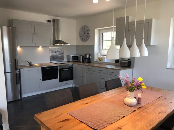 Appartement Classique, 3 chambres | Cuisine privée | Réfrigérateur, micro-ondes, four, plaque de cuisson