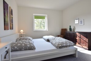 10 bedrooms, individually furnished, bed sheets - Charming Apartment in Oldenburg in Holstein With Terrace (Oldenburg in Holstein)