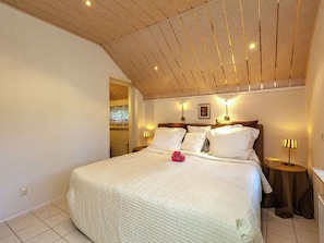3 Schlafzimmer, individuell eingerichtet, Bettwäsche