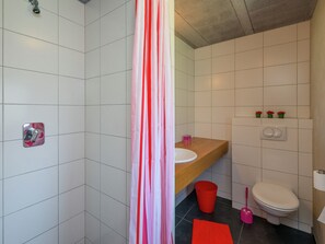 Classic House, Multiple Bedrooms | Bathroom
