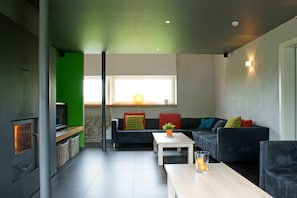 Classic House, Multiple Bedrooms | Living room