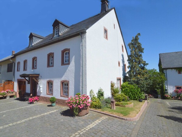 Classic Apartment, 2 Bedrooms | Exterior