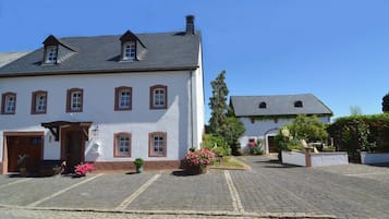 Căn hộ phong cách cổ điển, 2 phòng ngủ | Ngoại thất