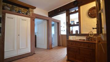 Căn hộ phong cách cổ điển, 2 phòng ngủ | Nội thất