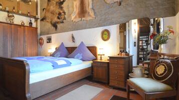 Classic House, 2 Bedrooms | 2 bilik tidur, dilengkapkan perabot secara berasingan, cadar katil