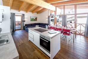 Classic Apartment, 3 Bedrooms | Private kitchen