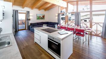 Classic-Apartment, 3 Schlafzimmer | Eigene Küche | Kühlschrank, Mikrowelle, Ofen, Herdplatte