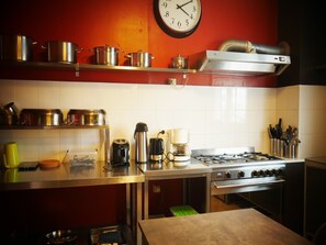 Classic House, 4 Bedrooms | Private kitchen | Fridge, microwave, oven, dishwasher