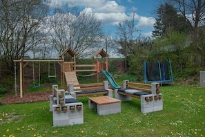 Classic House, 4 Bedrooms | Children’s area - Spacious Mansion in Waimes With Sauna (Waimes)