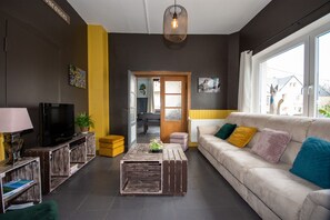 Comfort House, Multiple Bedrooms | Living room - Spacious Mansion in Waimes With Sauna (Waimes)