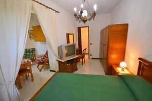 4 bedrooms, individually furnished, bed sheets