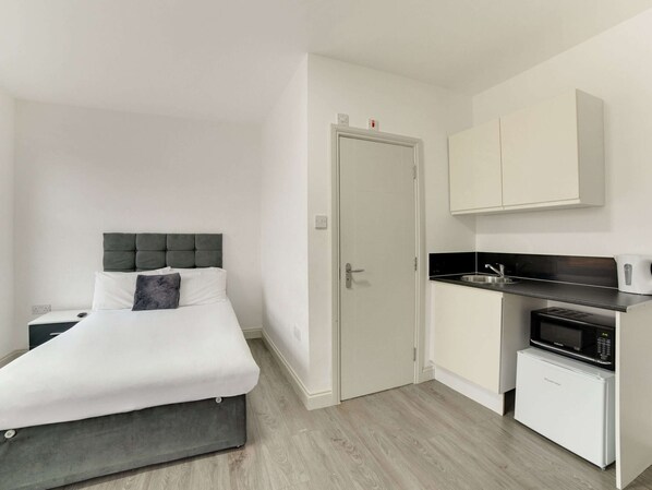 1 bedroom, iron/ironing board