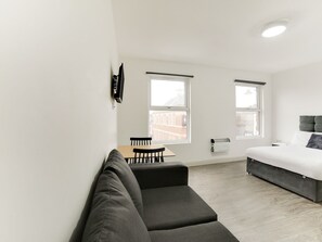 Room - Comfortable Apartment in London Near Tooting Market (London)