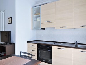 Fridge, microwave, oven, dishwasher - Snug Apartment in Dervio With Balcony or Terrace (Dervio)