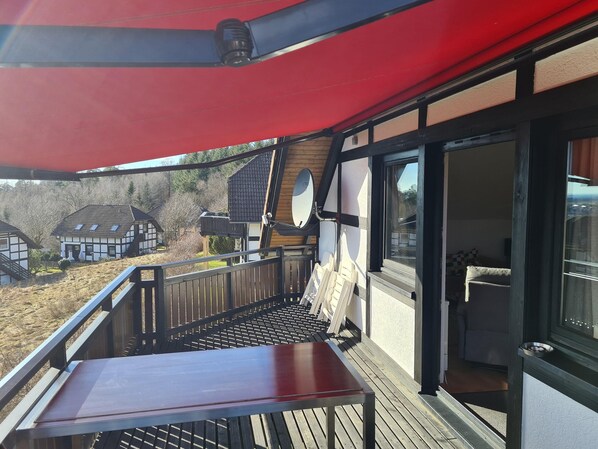 Classic Apartment, 2 Bedrooms | Balkoni