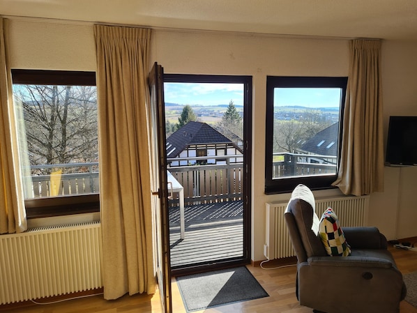 Classic Apartment, 2 Bedrooms | Reception