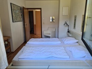 6 habitaciones, muebles diferentes y ropa de cama
