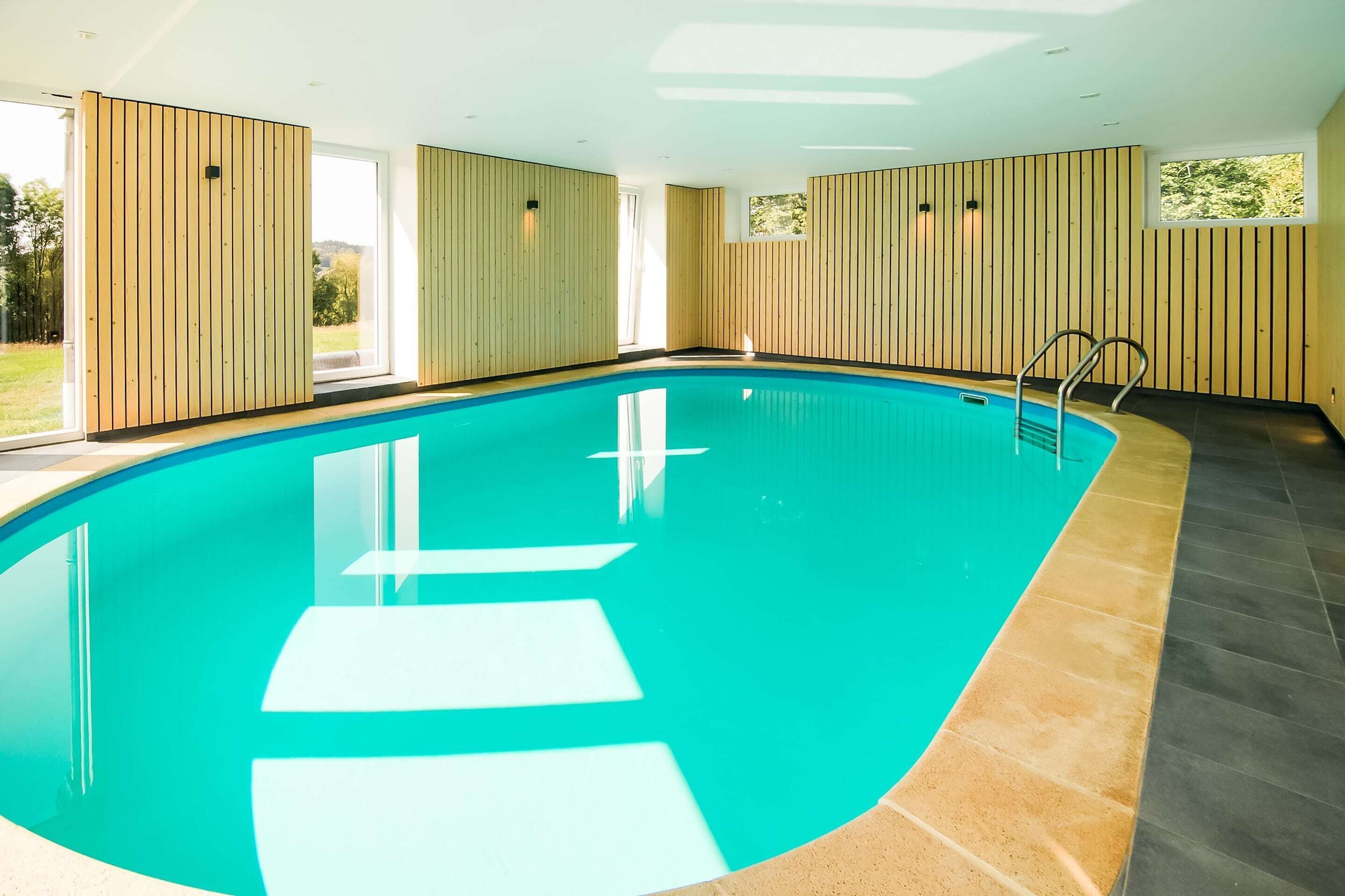 Piscina interna, piscina externa