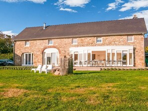 A stone building with a large patio area and outdoor seating. - Luxurious Villa With Pool and Sauna, and Very Suitable for Culinary Workshops! (Waimes)