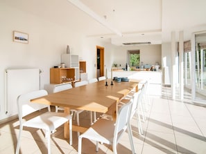Dining - Luxurious Villa With Pool and Sauna, and Very Suitable for Culinary Workshops! (Waimes)