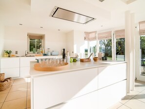 Fridge, microwave, oven, dishwasher - Luxurious Villa With Pool and Sauna, and Very Suitable for Culinary Workshops! (Waimes)