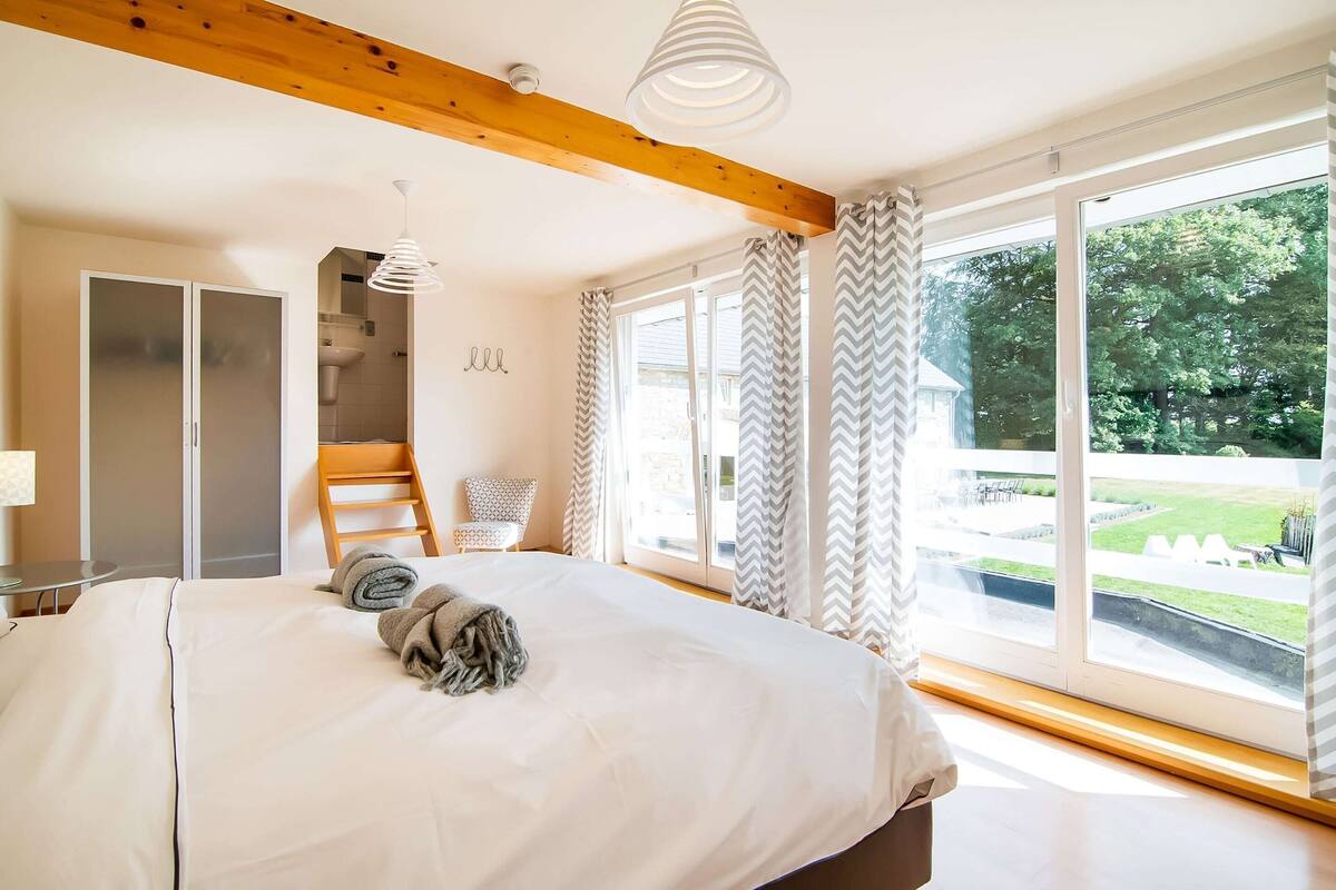 Maison Confort, plusieurs chambres | 8 chambres, ameublement personnalisé, draps fournis