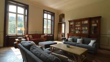 Comfort House, Multiple Bedrooms | Living room