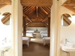 Comfort House, Multiple Bedrooms | Bathroom | Combined shower/tub