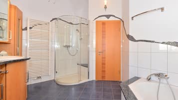 Classic-Haus, 4 Schlafzimmer | Badezimmer | Dusche