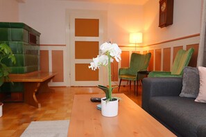 Comfort Apartment, 3 Bedrooms | Living room