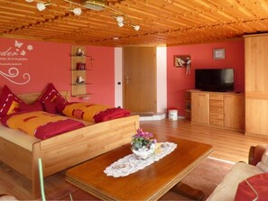 Leilighet – classic, 2 soverom | 4 soverom, individuelt innredet, strykejern/-brett og sengetøy