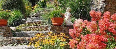 Classic Apartment, 2 Bedrooms | Garden