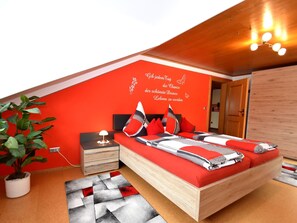 Comfort Apartment, 3 Bedrooms | 4 bedrooms, individually furnished, iron/ironing board, bed sheets - Scenic Apartment With Balcony, Garden, Deckchairs, Barbecue (Gleissenberg)
