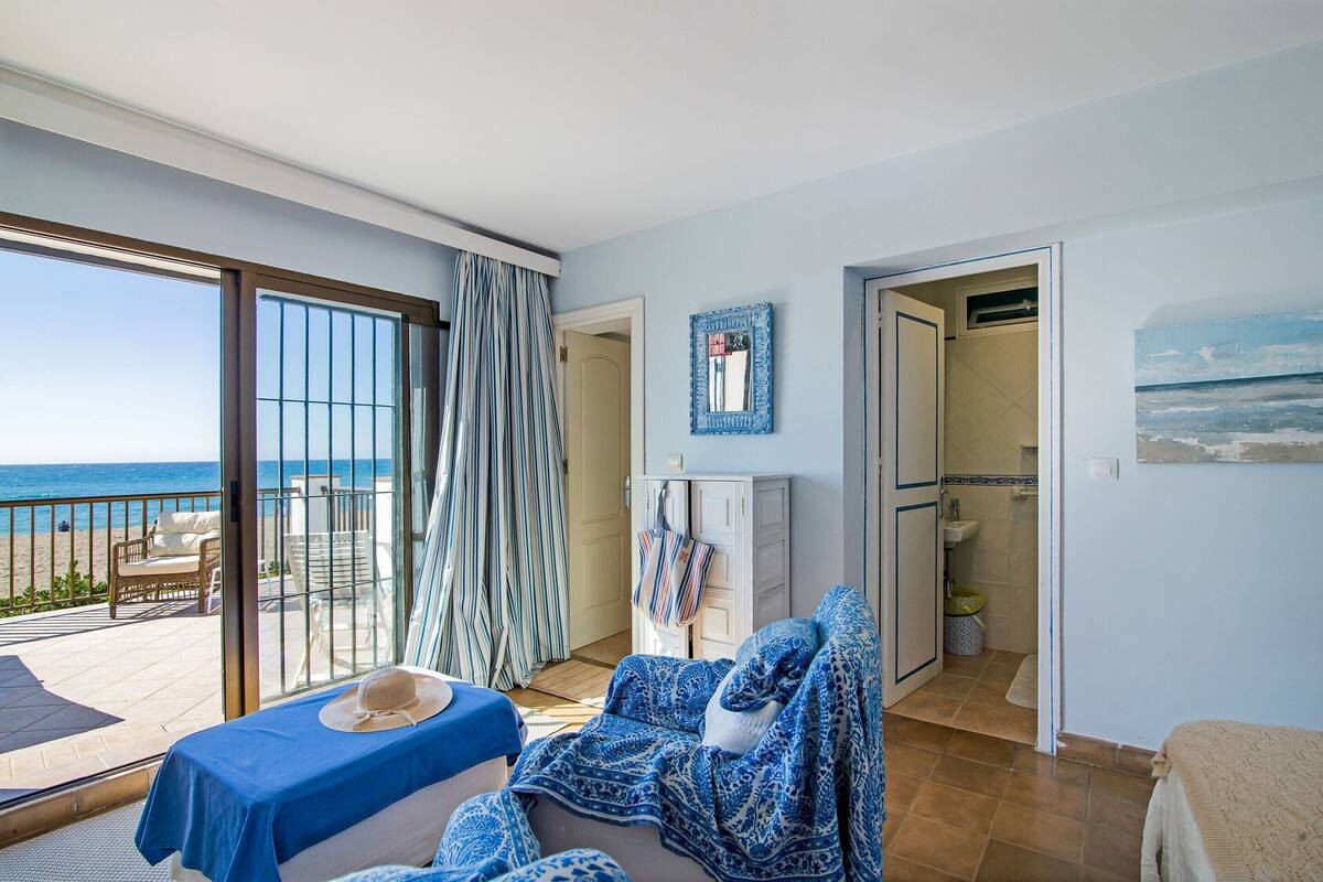 12 chambres, ameublement personnalisé, draps fournis