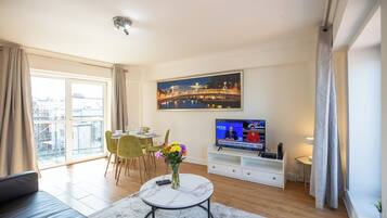 Family Apartment, 2 Bedrooms, Non Smoking | Living area