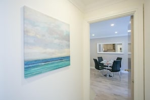 Deluxe Apartment, 2 Bedrooms, Non Smoking, Kitchen | In-room dining